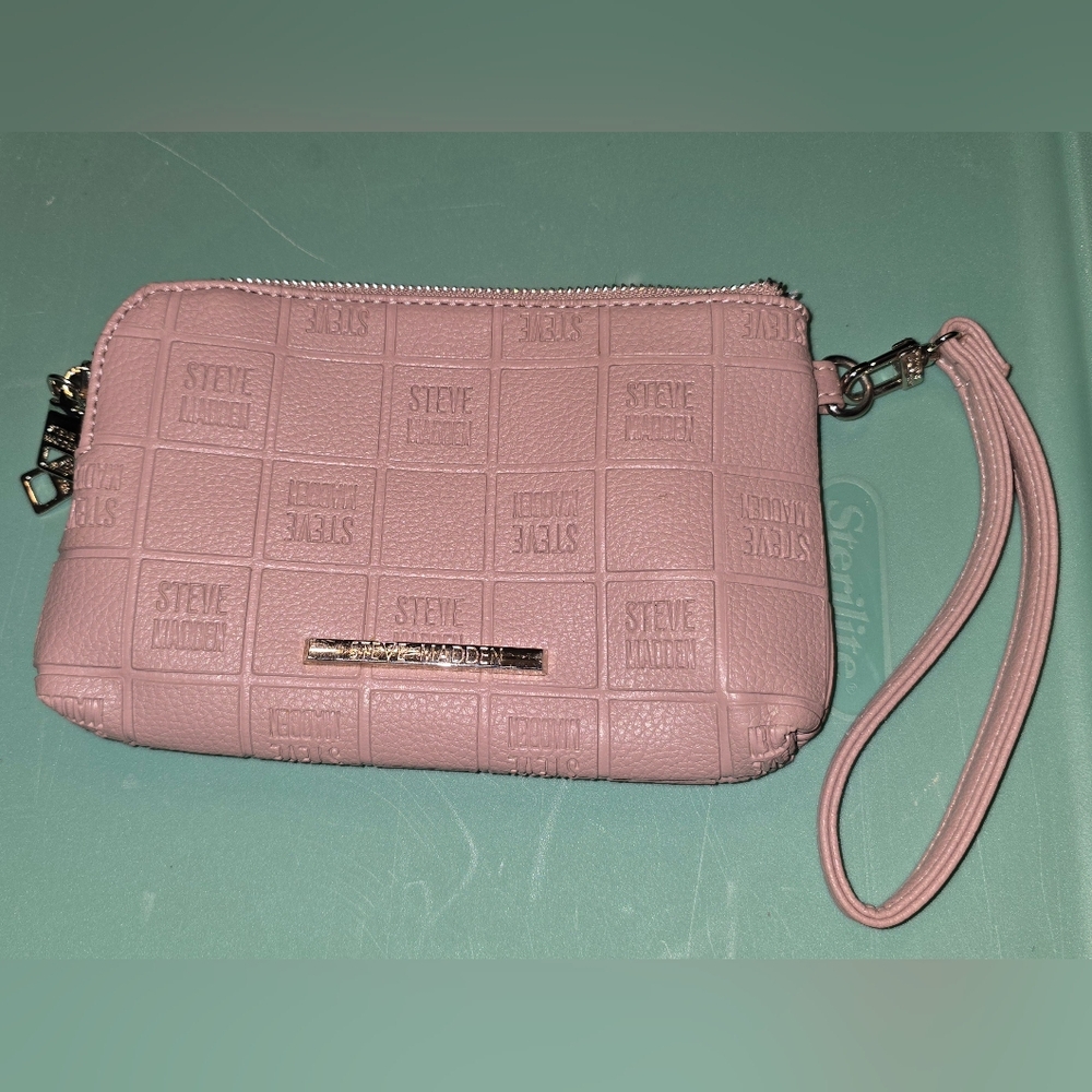 Steve Madden Lavendar Purple Coin Bag Wallet Wristlet Zip Closure Logo